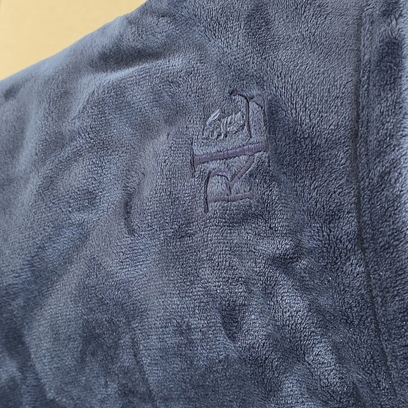 Polo Ralp Lauren - Luxurious Navy Blue Fleece Blanket - Picture 5 of 6